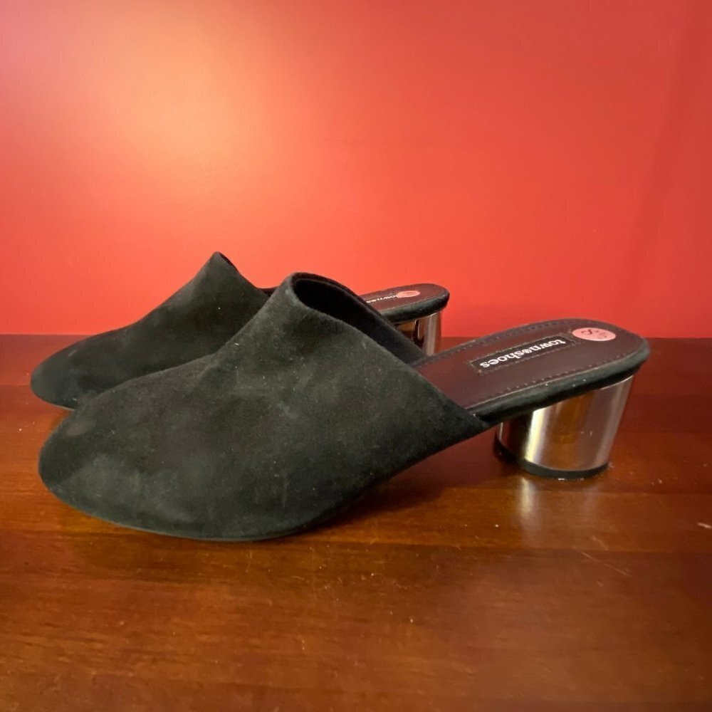 Town Shoes Women's Black Suede Shoes - Size 8.5
